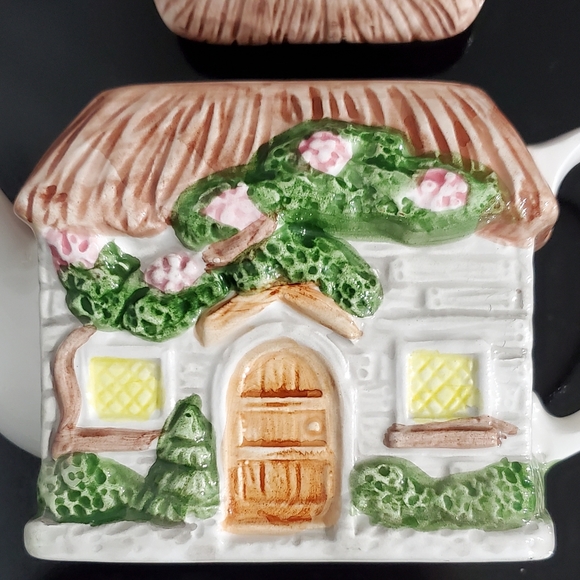 Country Cottage Teapot 🫖 by OCI Omnibus - Picture 4 of 16